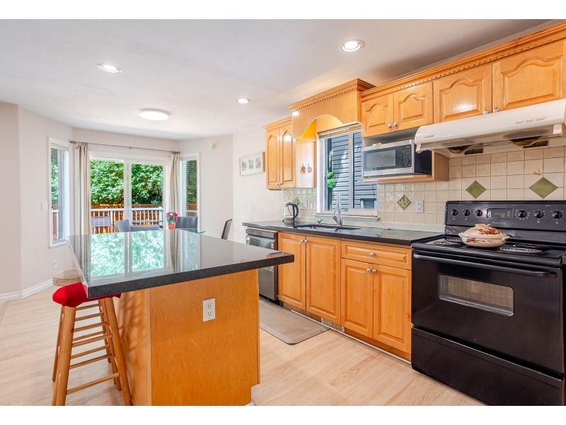 250707161249_surrey kithen room 2.jpg